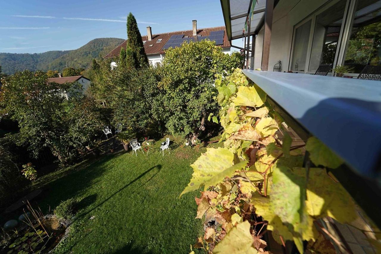 Ferienwohnung Im Haus Lotus Mit Grossem Balkon Und Garten Bad Urach Esterno foto