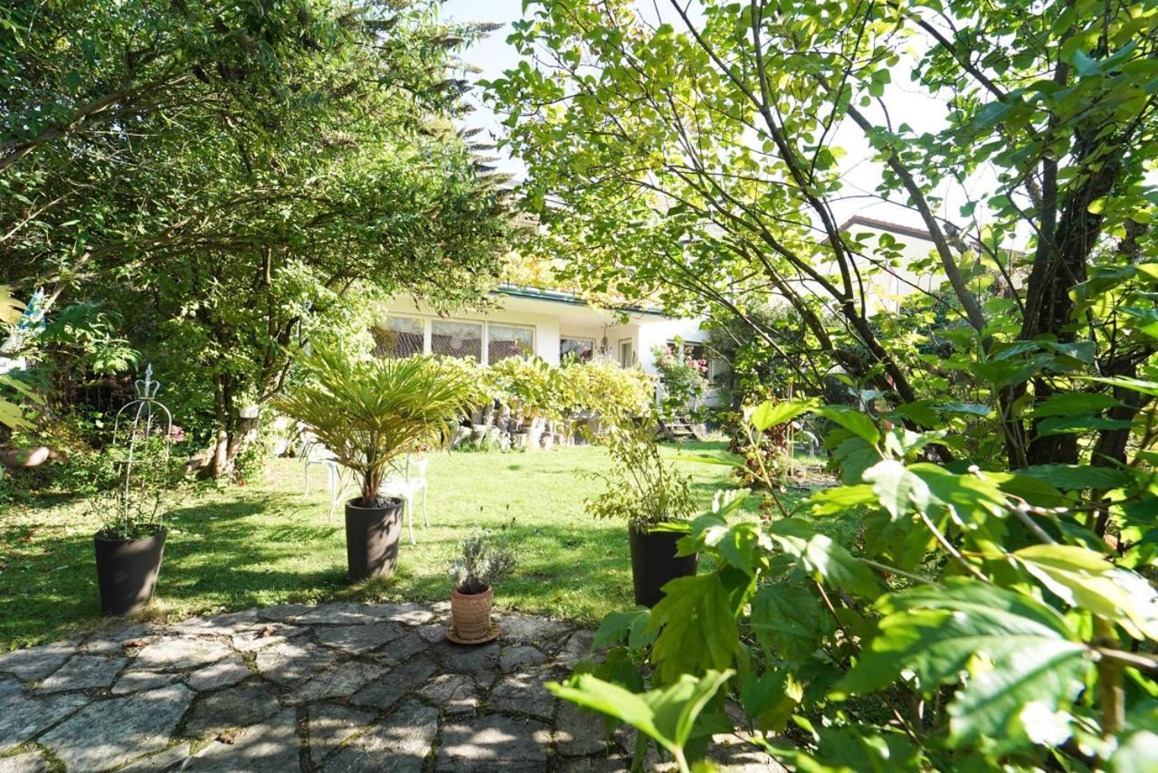 Ferienwohnung Im Haus Lotus Mit Grossem Balkon Und Garten Bad Urach Esterno foto