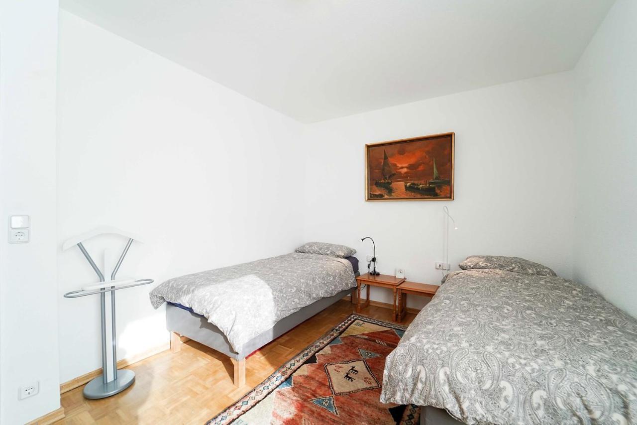 Ferienwohnung Im Haus Lotus Mit Grossem Balkon Und Garten Bad Urach Esterno foto